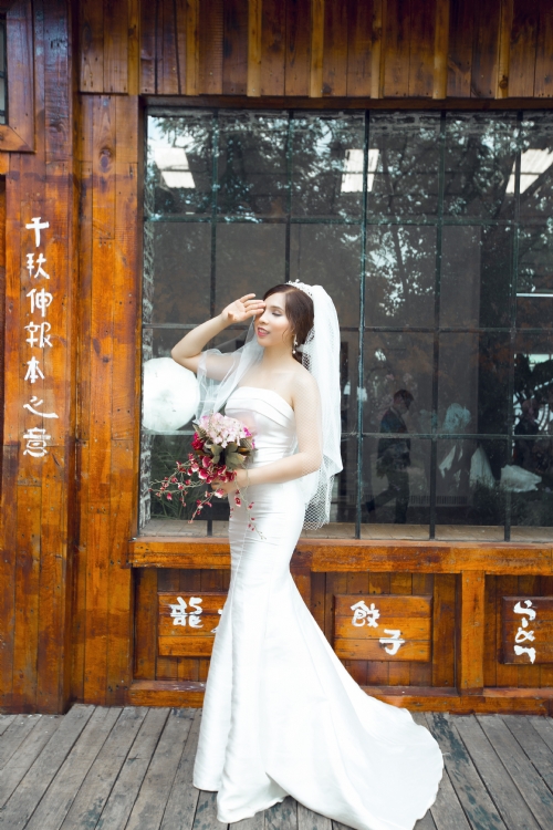 Hình cưới phim trường 